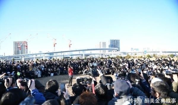 宅男们|日本第一coser出场，引千人围拍场面失控，网友宅男的疯狂！