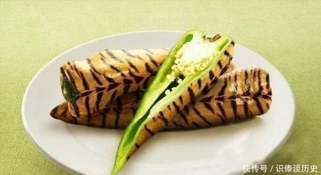 花鸡|外国人眼里的中国菜都长啥样?看到“叫花鸡”,网友笑出了猪叫