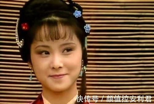 怡红院里&《红楼梦》:袭人探亲回家,晴雯这三个细节显示了她的“野心”!