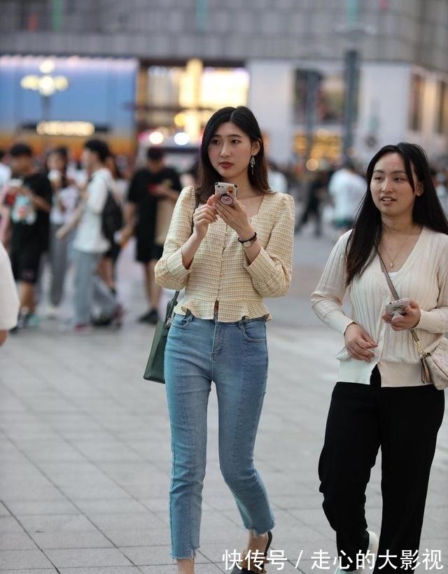 小姐姐 明亮耀眼的瑜伽裤穿出优雅高级感,塑造长腿美女的风范,靓丽高挑!