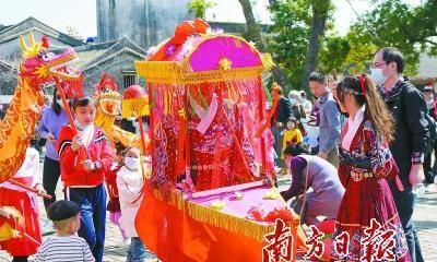 南方日报:笑语迎春