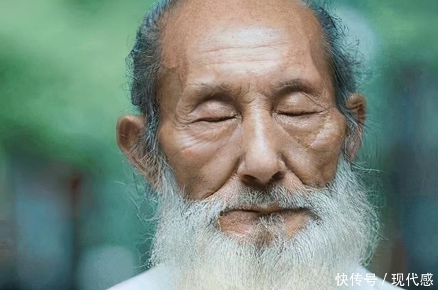 温泉水|史上记载最长寿的人：靠一温泉水活到443岁，晚年在菜篮子睡觉