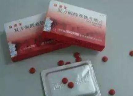 养花时,用上这3种“过期药”,碾碎与水泡一泡,养啥花都爆盆