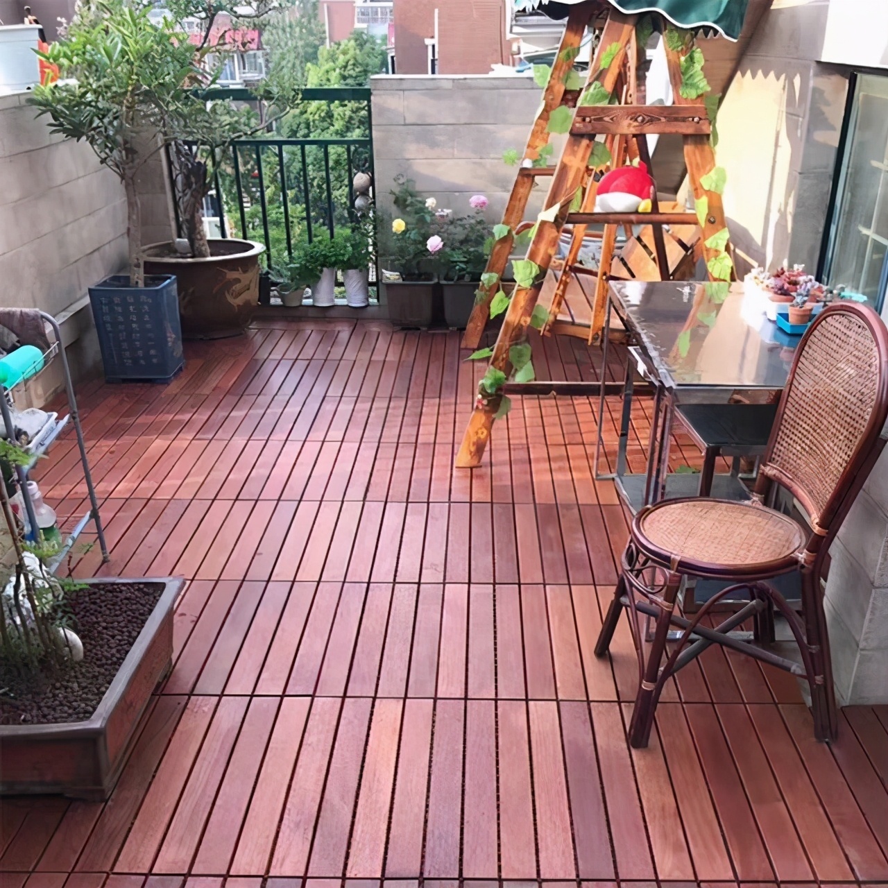 小户型|越来越多人阳台不铺瓷砖，现在用它来“代替”，太高明了