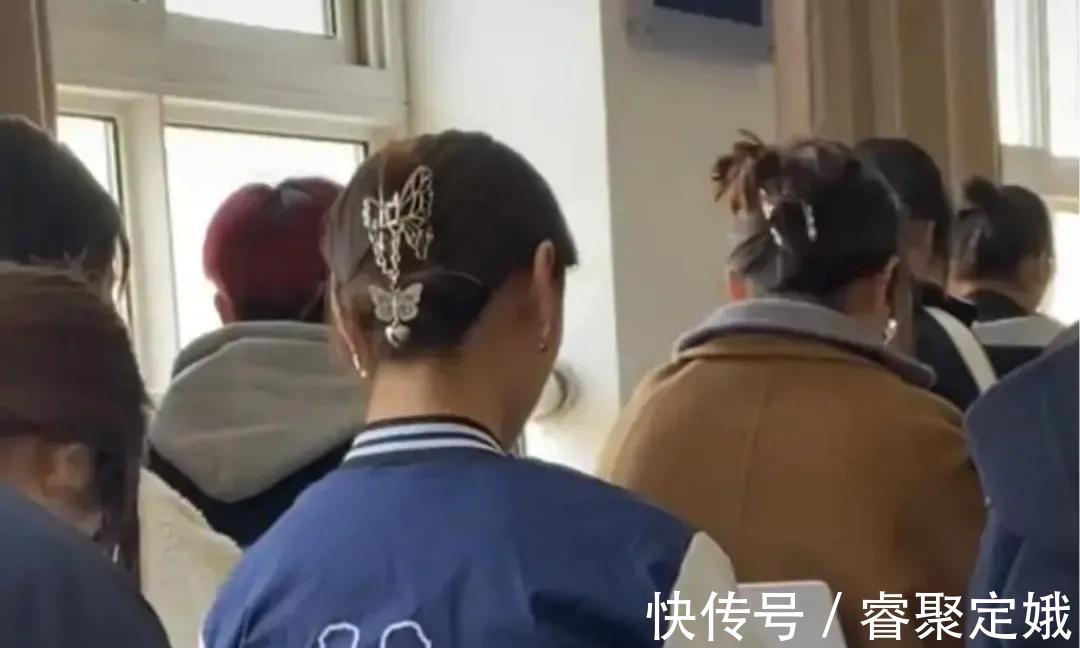 70后|当代女大学生发型大赏,网友越看越像70后,时尚真是一个轮回