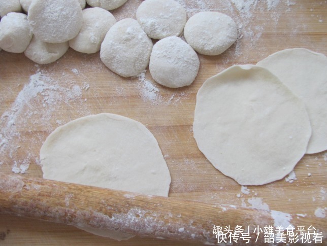 技巧|调韭菜饺子馅,教你几个小技巧,韭菜不出水不变色,鲜香可口