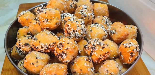 我家面粉就爱这样做,加4个鸡蛋,做法比麻花简单,比油条都好吃