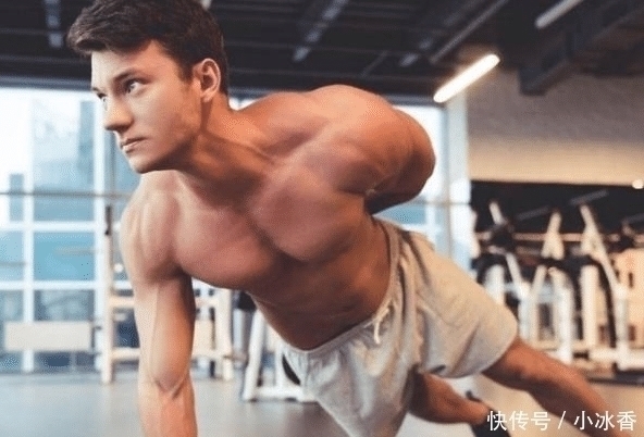 身体|每天夜跑5公里与每天睡前做200俯卧撑,两者身体素质差距有多大