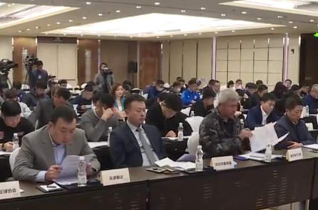 留洋|逼球员留洋!中超3年内第3次降薪:年薪到手不超过200万!