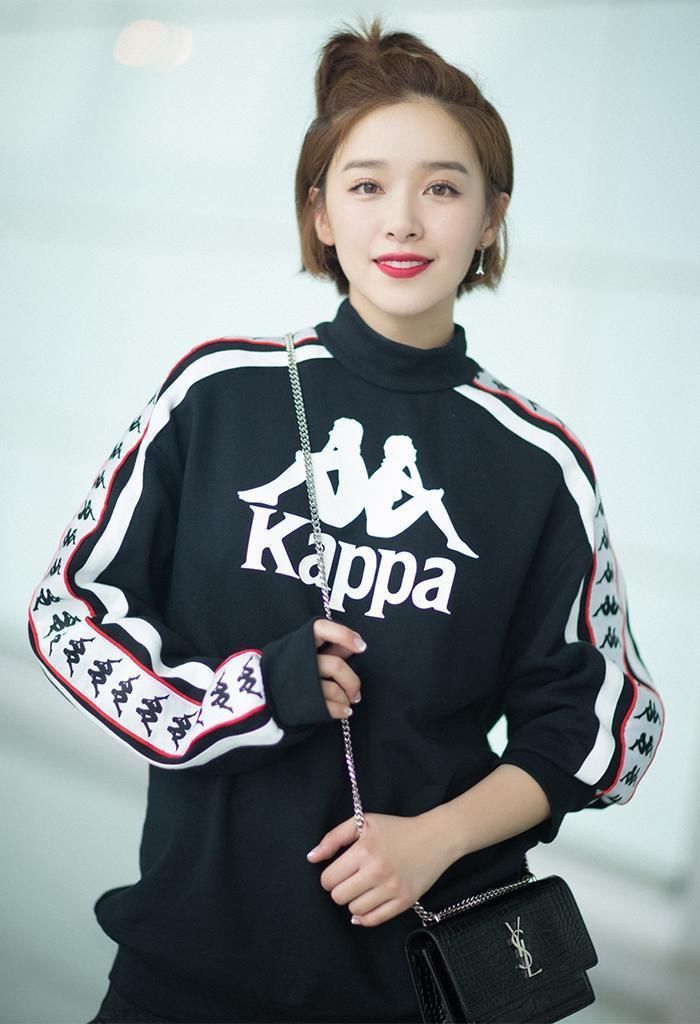 脸小|“丸子头”已过时了!今年流行的是“苹果头”,时髦减龄、显脸小