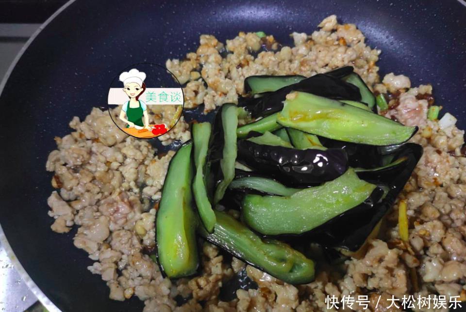 炒茄子时,切完别直接炒!多加1步骤,茄子香软不吸油,超级入味