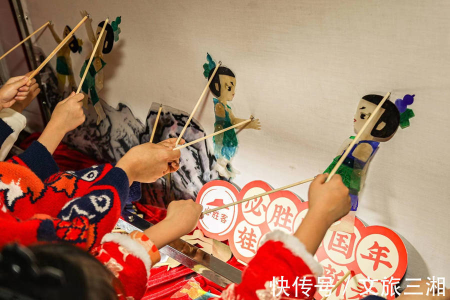 消费者|《葫芦兄弟》闹新春,西餐厅里过大年