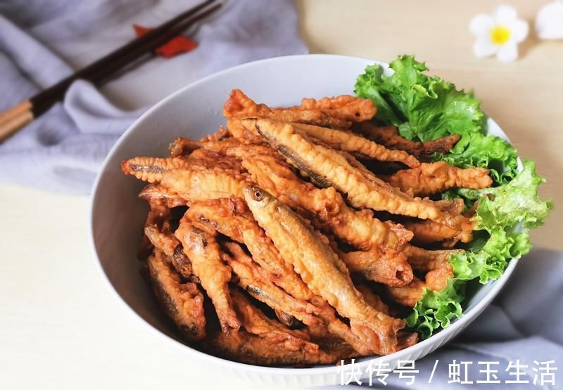 油炸小鱼想要酥脆掉渣，从头嚼到尾不剔刺，只需多加这一步，试试