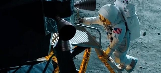 月球离太阳不远，却是一片漆黑，地球环境为啥这么明亮？