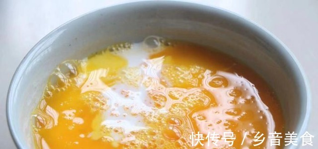 蒸鸡蛋，不加水加“它”，鸡蛋嫩滑如布丁还特营养，早了解早受益！