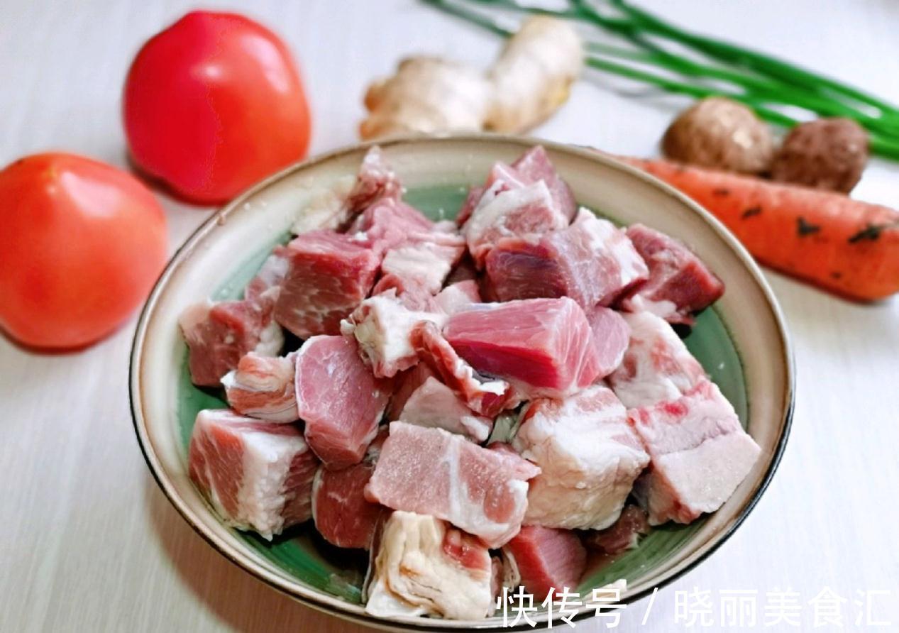 一锅暖暖的番茄炖牛腩，滋补有营养，番茄浓郁牛腩鲜香