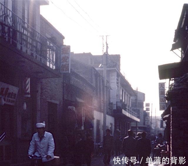 北京旧影1986年，古旧的胡同大杂院！