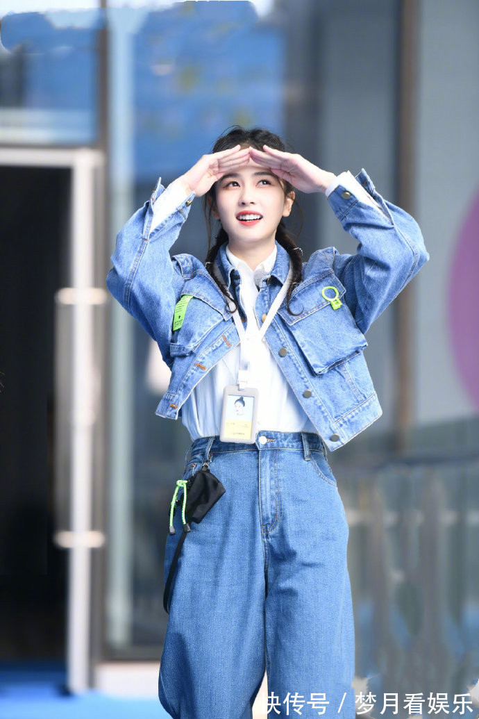 吉克雋逸|吉克雋逸做客新一季跑男,嫌團(tuán)服不夠秀身材,獨(dú)自穿露腰裝出鏡