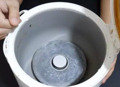 电饭锅这个位置要经常擦,不然越用越耗电,学会告诉家人跟朋友