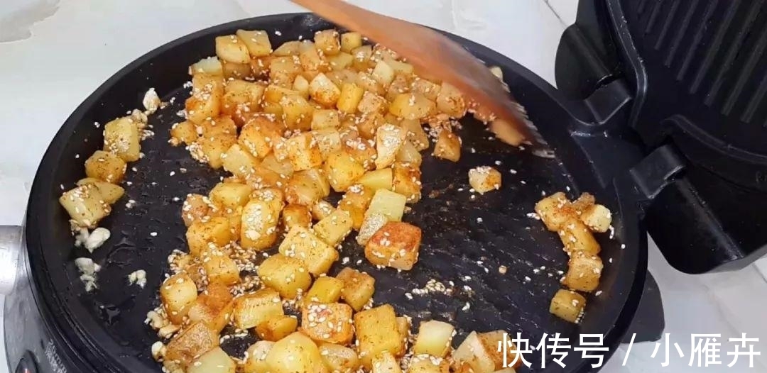 干锅|土豆又出新吃法,教你简单一做,比干锅土豆做法简单,比薯条好吃