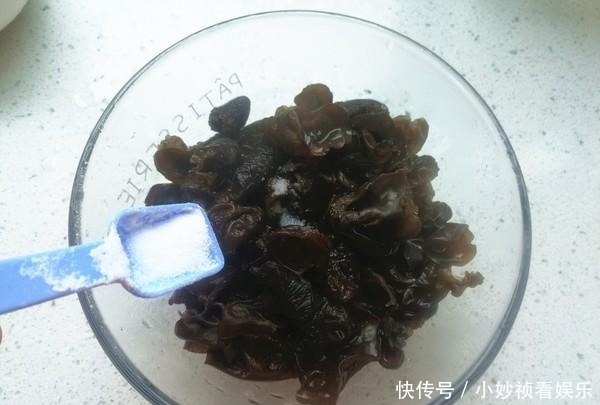 夏天到了,這菜不能隔夜吃,放冰箱也不行,家有老人孩子要注意!