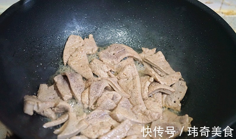 木耳|这猪肝只要烹饪的方式对了,吃起来一点也不腥,还很入味