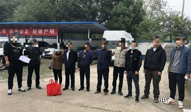 七旬|真首饰换来假照片,七旬老太掉入假文物陷阱