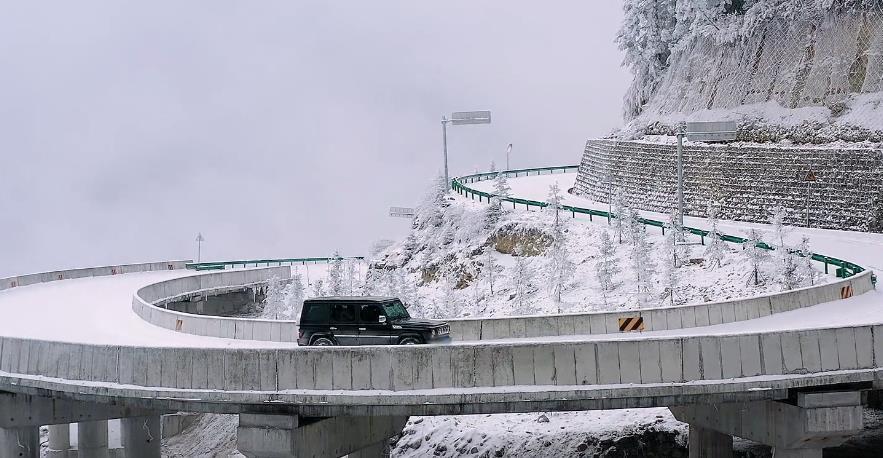 《恰好是少年》开播,川藏风景好美,王俊凯高原反应不忘自拍