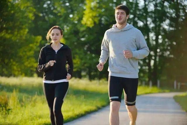  癌变|46父女双双查出肠癌，医生坦言：这“玩意”吃多了，肠道易癌变！