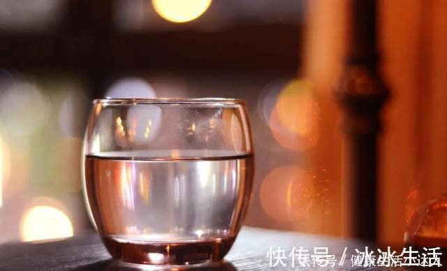 小男孩|6岁小男孩，千度近视，得知原因后，众人指责孩子父母太混蛋