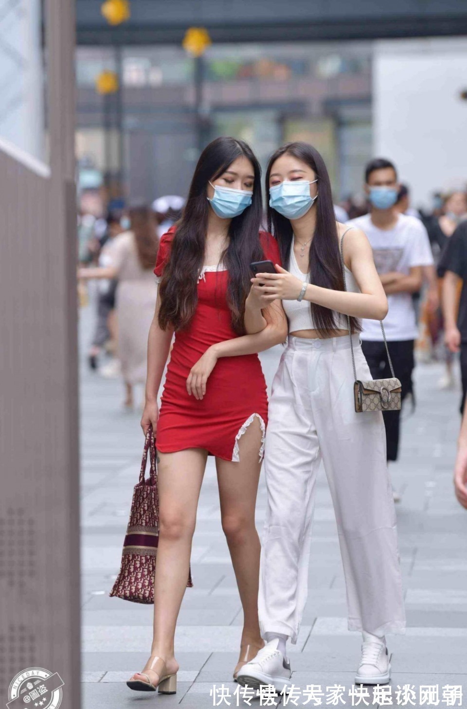 着装|丰腴凹凸的连衣裙美女,让着装造型远离廉价感,超级吸睛
