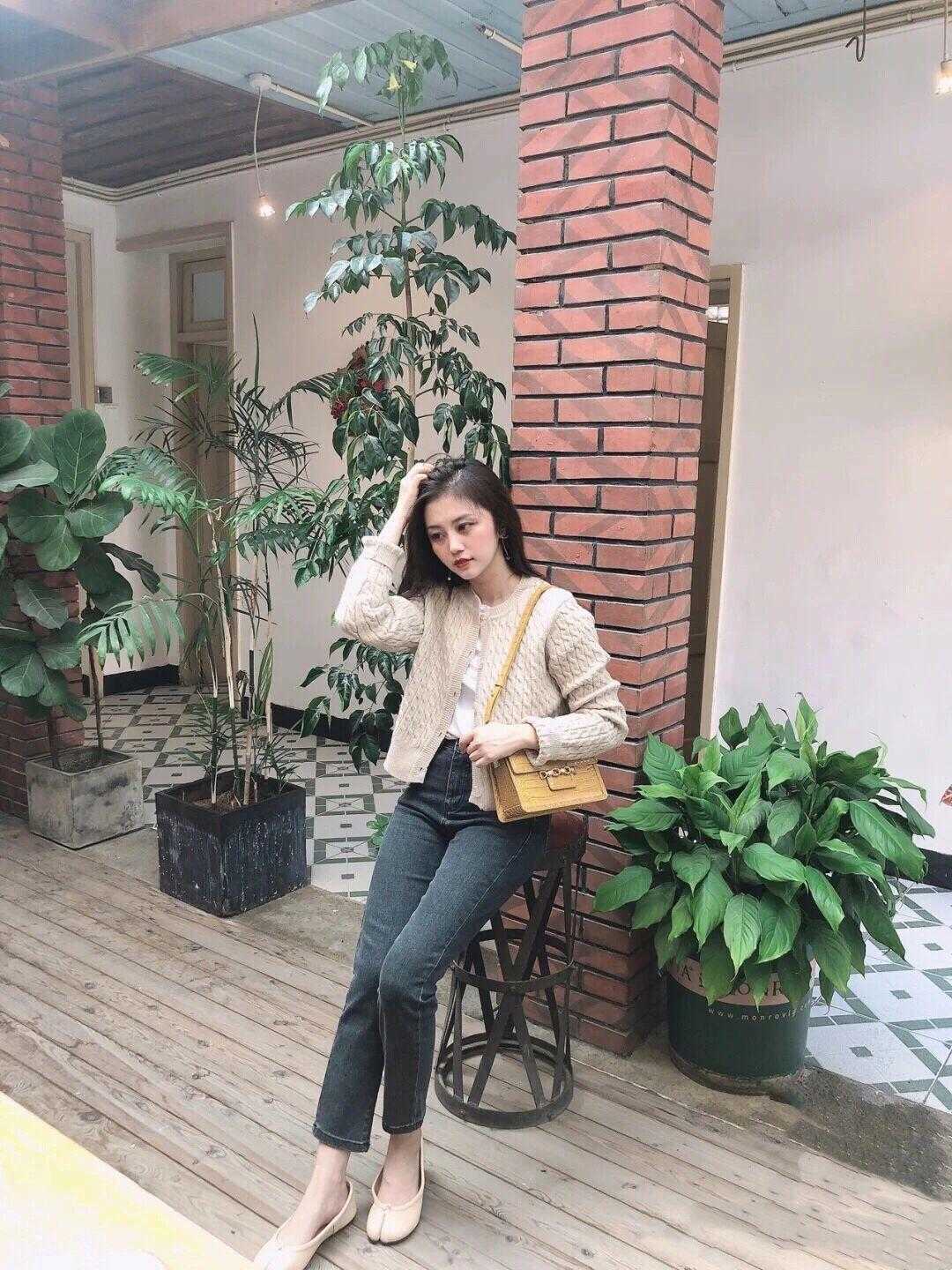 小蛮腰|秋天穿搭温度与风度并存,毛衣开衫搭配九分裤保暖舒适,漂亮大气