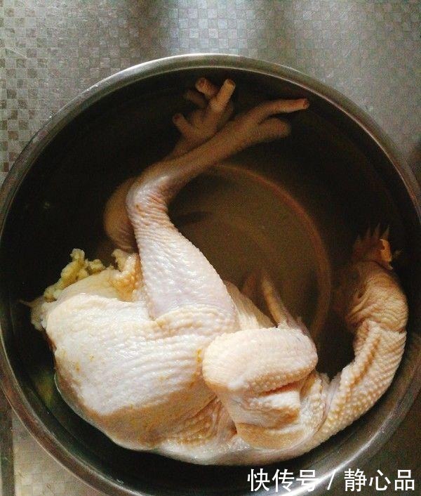 炖鸡时,放这2种调料等于白炖!很多人都不知道,难怪肉柴又腥气