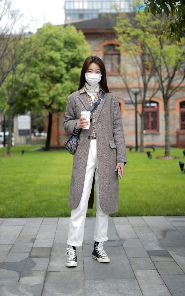 大衣和平底鞋才是秋冬里的“绝配”！舒适减龄还时髦，真叫人上头