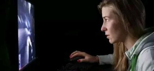 气血不足|加速女人衰老的行为:熬夜其实不算啥!排第1的,很多女人没察觉!