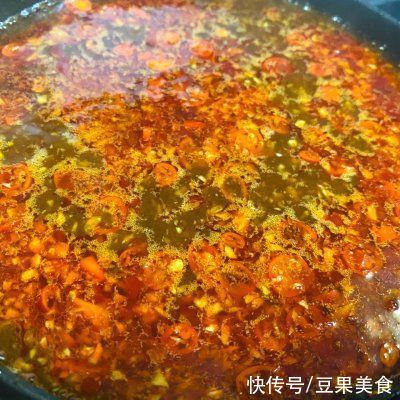 那一碗令人神往的蒜蓉锡纸烤花甲