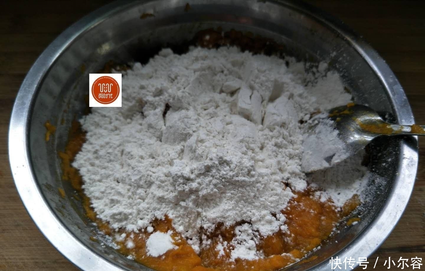 手把手教你做出清香酥脆的南瓜饼,你值得去做一份尝尝!