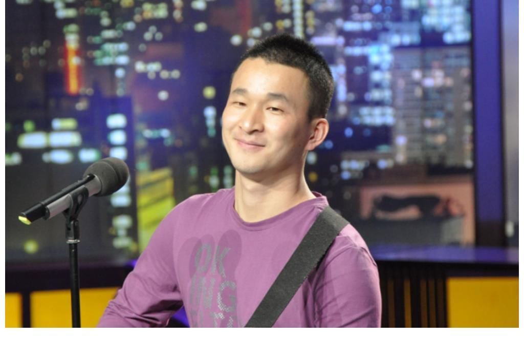 草根歌手旭日陽剛：一個重新翻紅，年收入百萬，一個回農(nóng)村種地