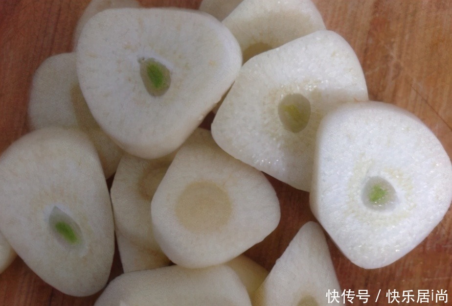 懒得炒菜,炖一锅懒人菜,荤素搭配,好吃不腻又简单!