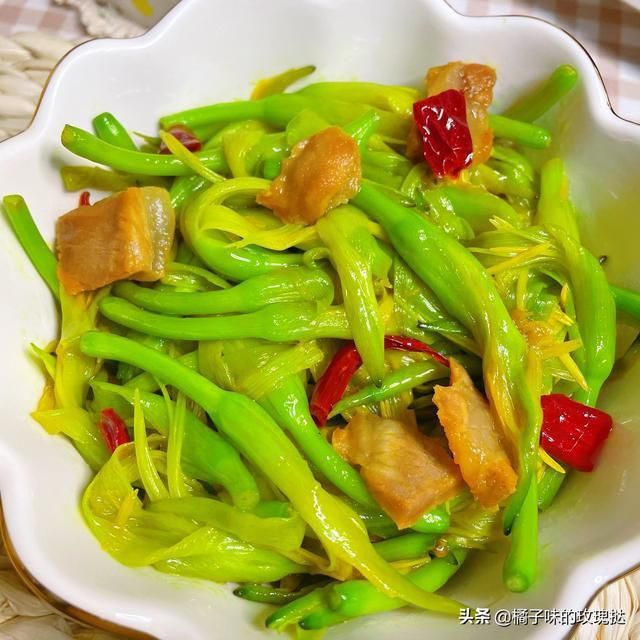 黄瓜花|美食家常菜推荐：香辣龙虾尾，清炒黄瓜花，咸肉黄花菜，简单营养