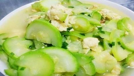 准妈妈|女性不想长满皱纹，要坚持吃三种食物，营养丰富、滋润肌肤！