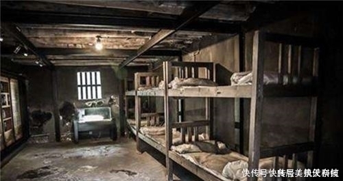 2名工人修复渣滓洞女牢,意外发现1个洞,洞中之物来头不小