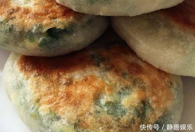 不揉面不擀面,教你轻松自制韭菜馅饼,皮薄馅多,上桌就被抢光了
