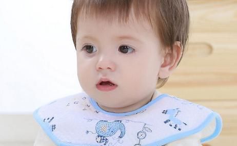 父母|宝宝流口水也要分情况,父母可别不当回事,其中可能暗藏健康隐患