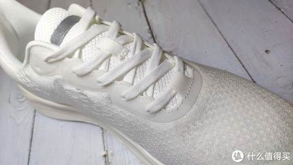 巴斯夫|带给你舒适感光变色体验,无中生有光变科技休闲鞋评测