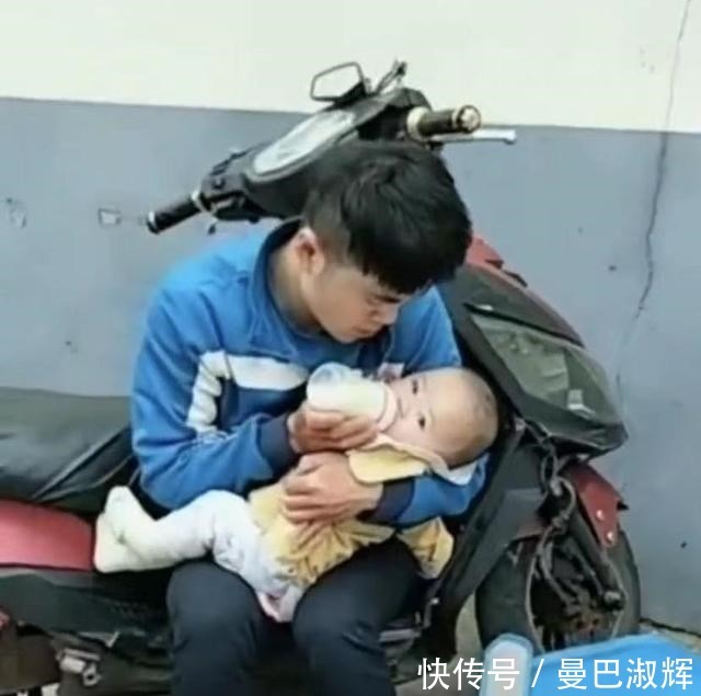 风里来雨|3年前跟着爸爸送外卖,笑脸治愈无数人的宝宝,如今过得怎样了?