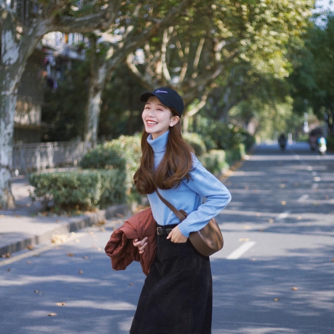 半身裙 30+女性如何摆脱土气感?针织衫搭配半身裙,高级时髦又减龄
