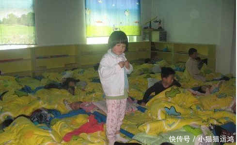 装饰品|幼儿园孩子午睡实拍,看完后,你还会给孩子买这3种衣服吗