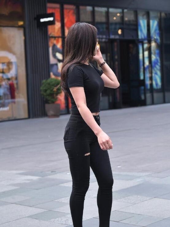 造型|微胖女孩也可以更美，简约修身的穿搭让造型轻松美起来