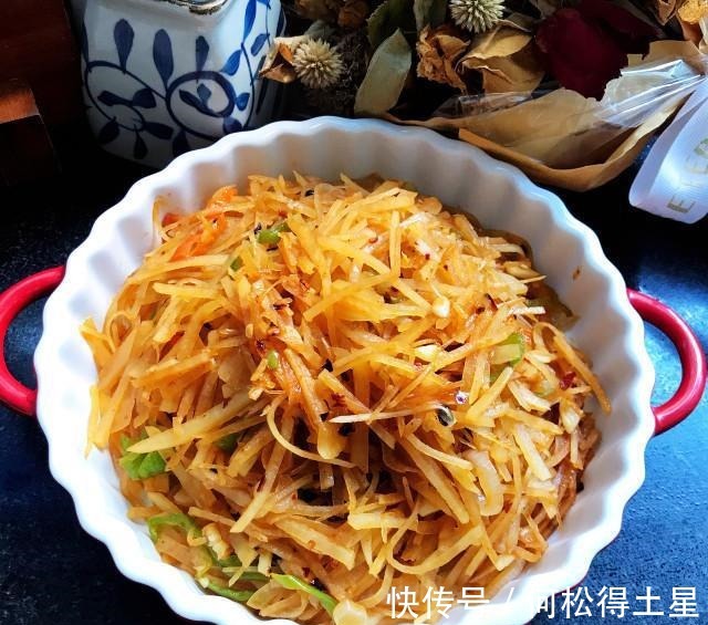 洋葱|洋葱炒土豆丝，快手家常菜，简单又下饭！